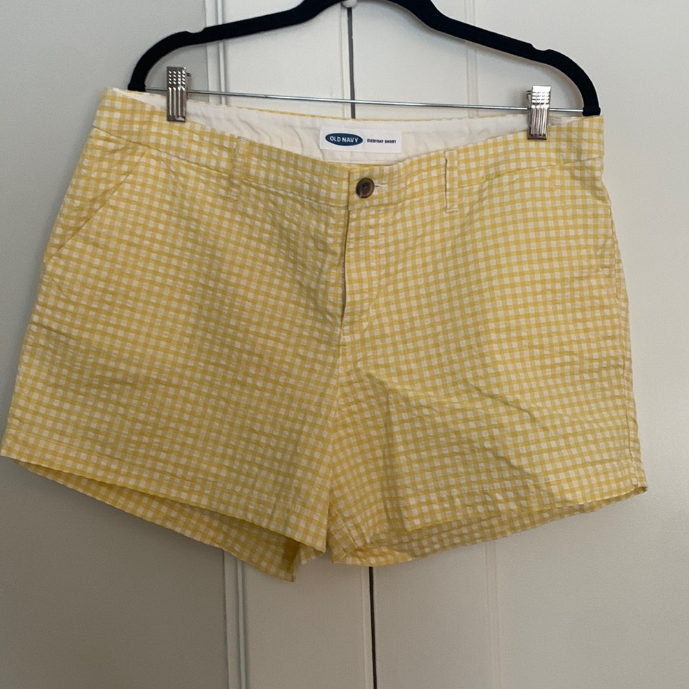 Old Navy, Yellow and White Gingham Everyday Short, size 14